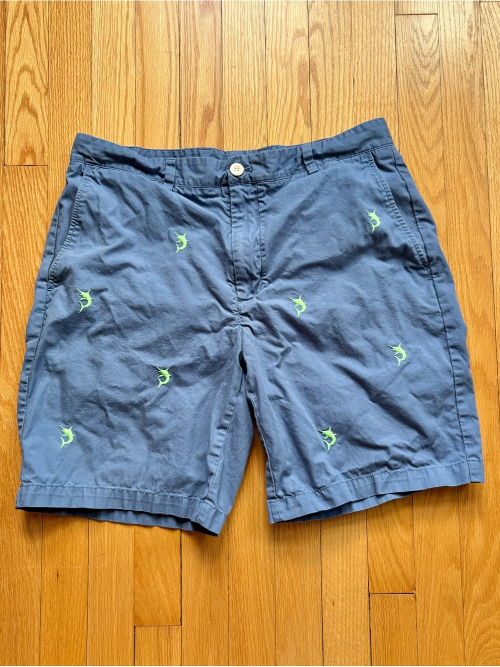 Vineyard Vines Men's Chino Shorts 34” Waist 9” Inseam Blue Marlin Fish